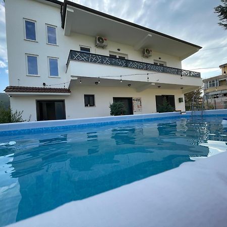 Baza Hostel - Swimming Pool Берат Екстериор снимка