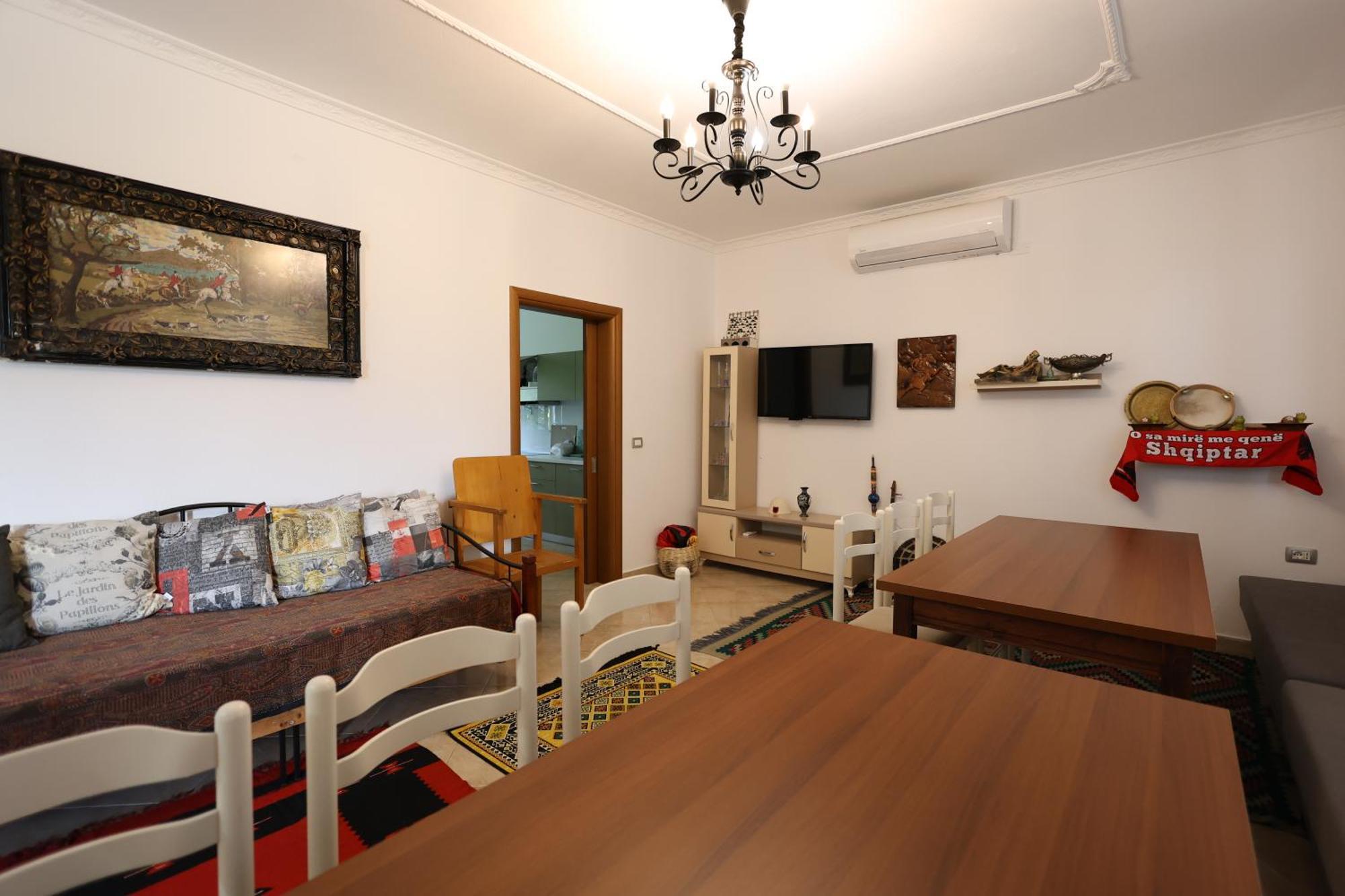 Baza Hostel - Swimming Pool Берат Екстериор снимка
