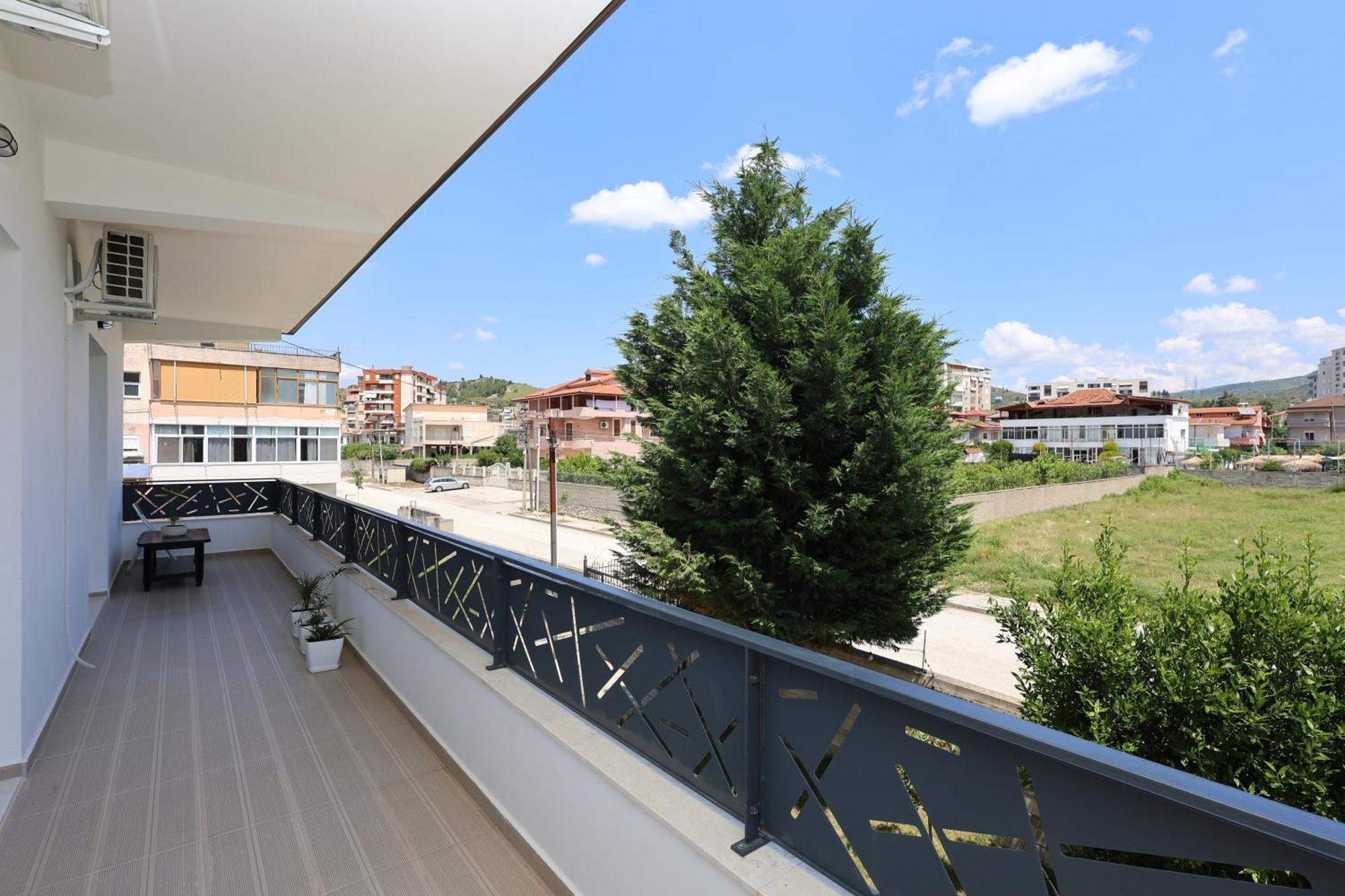 Baza Hostel - Swimming Pool Берат Екстериор снимка