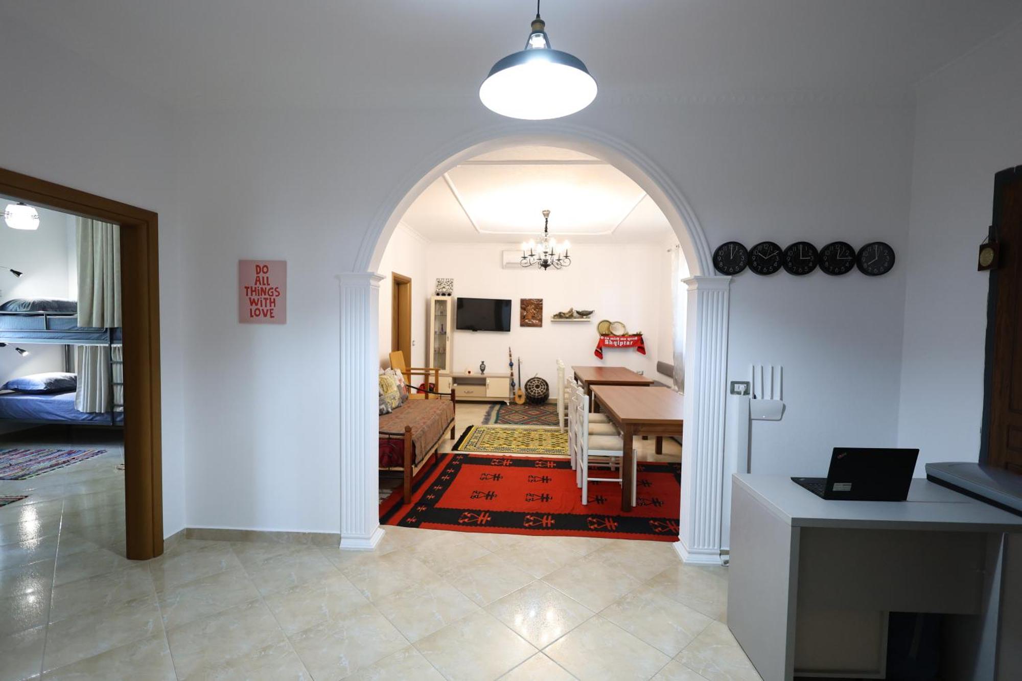 Baza Hostel - Swimming Pool Берат Екстериор снимка