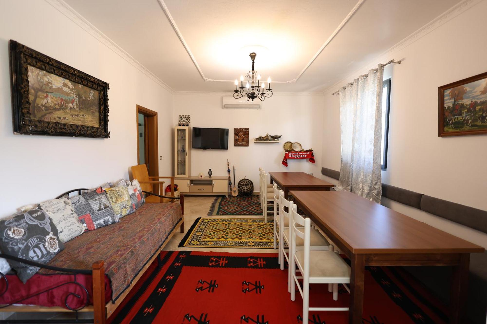 Baza Hostel - Swimming Pool Берат Екстериор снимка