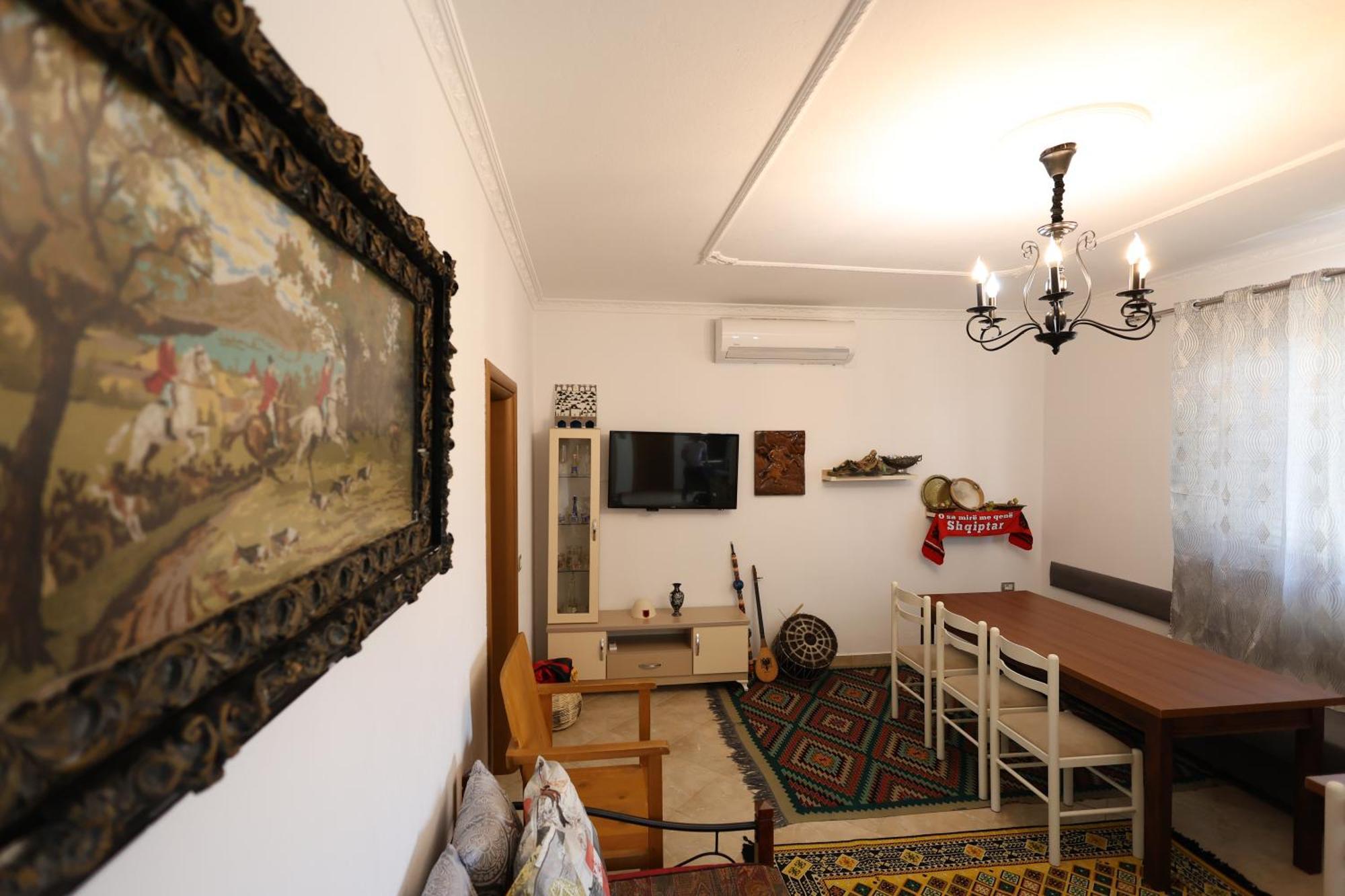 Baza Hostel - Swimming Pool Берат Екстериор снимка