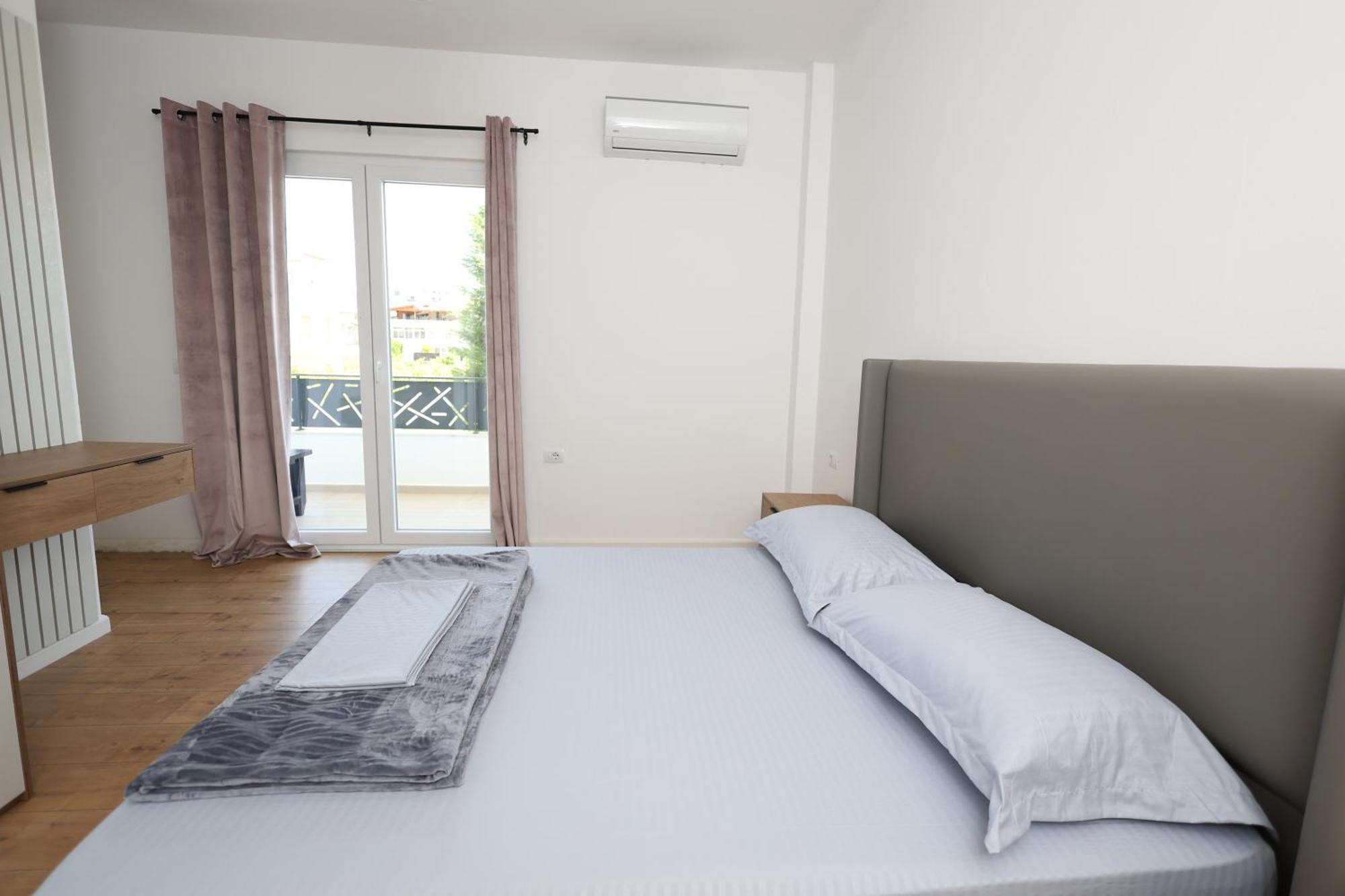 Baza Hostel - Swimming Pool Берат Екстериор снимка