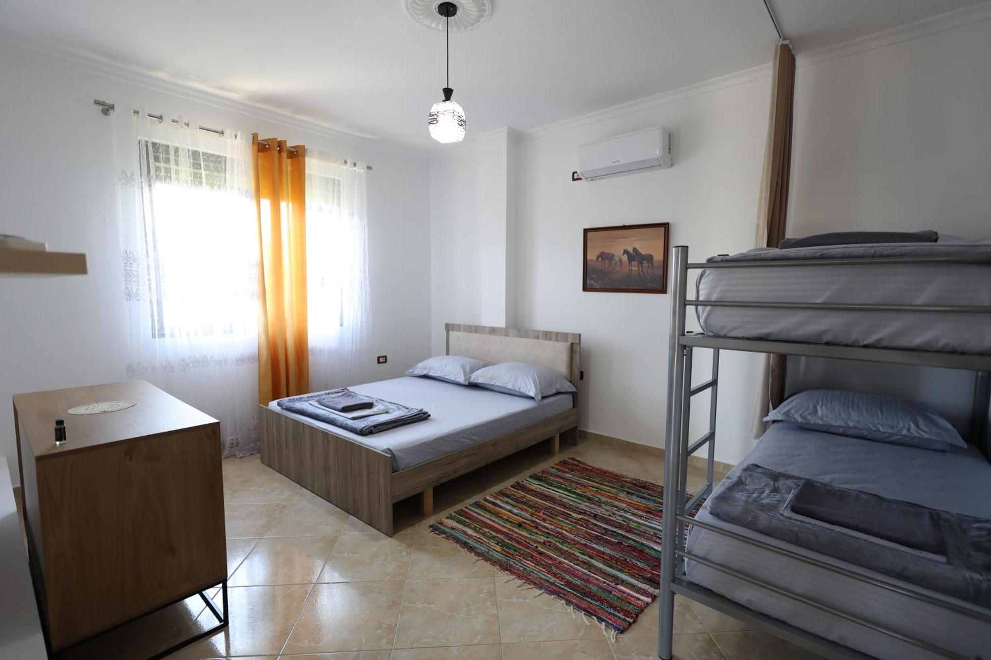Baza Hostel - Swimming Pool Берат Екстериор снимка