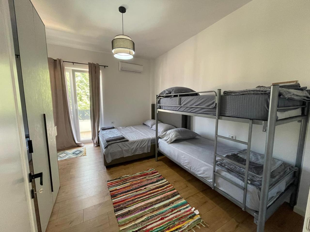 Baza Hostel - Swimming Pool Берат Екстериор снимка